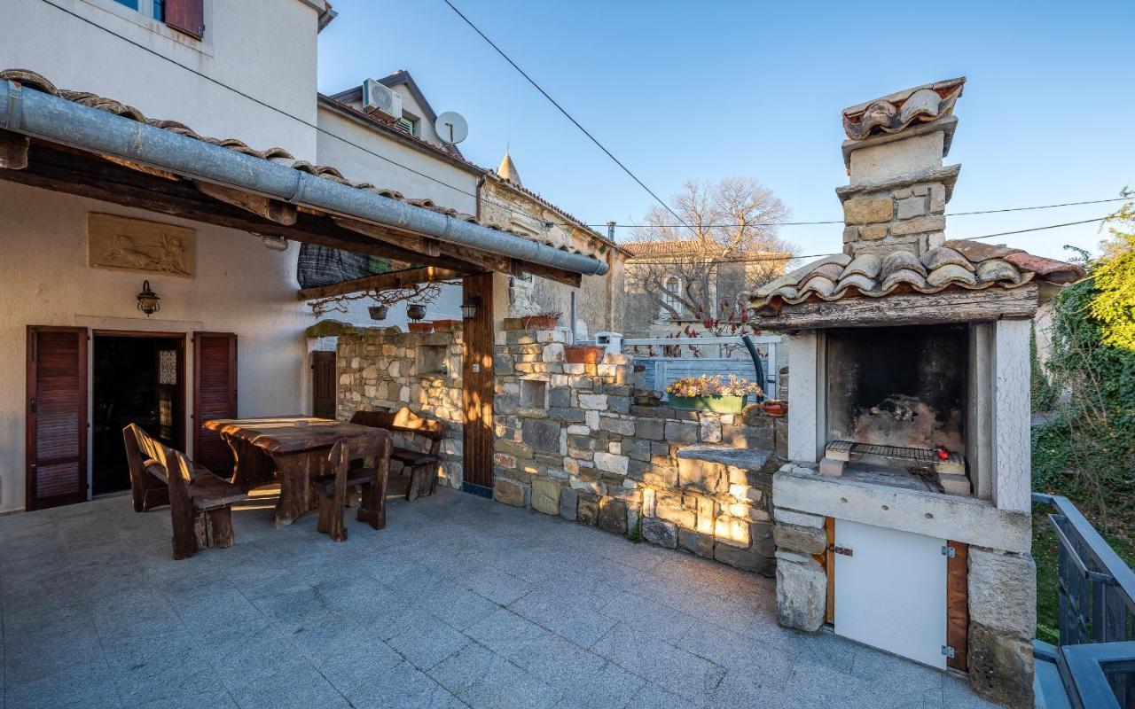 Holiday Home Mia&Emi Sovinjak Exterior photo